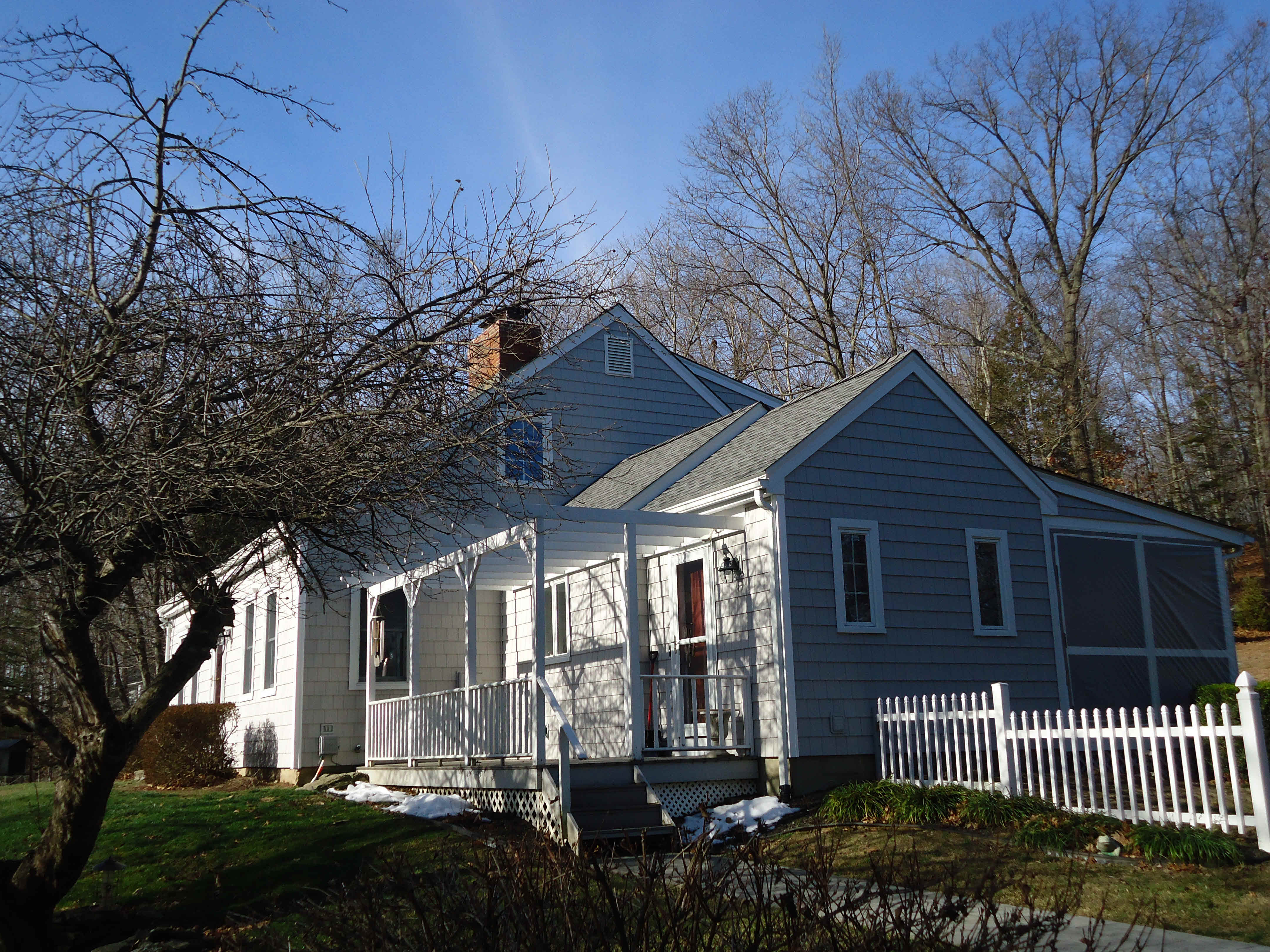 Building photograph for 100 STUART RD EAST